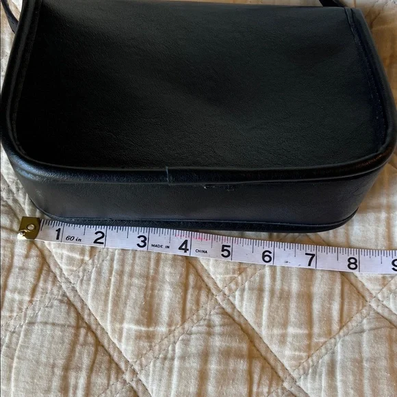 Black Crossbody Fashion Bag - Picture 6 of 9